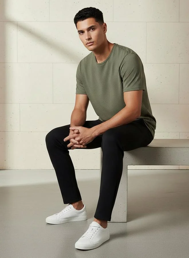 ايكونيك Iconic Men Slim Fit Crew Neck Short Sleeves Popcorn Textured T-shirt